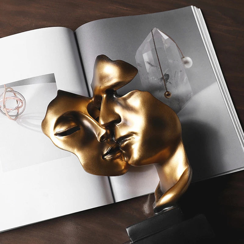 Sculpture "The Golden Kiss" - DEVAN