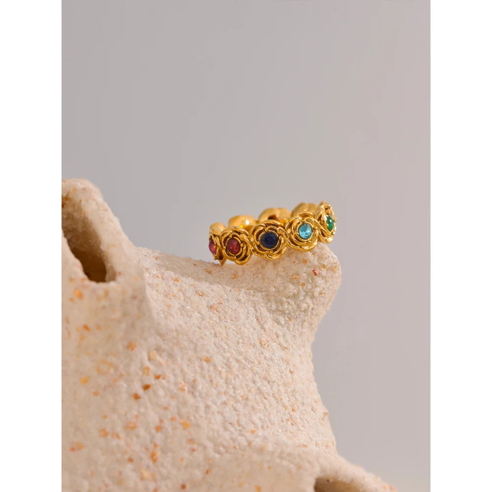 Vibrant Cubic Zirconia Flower Ring - 18K Gold